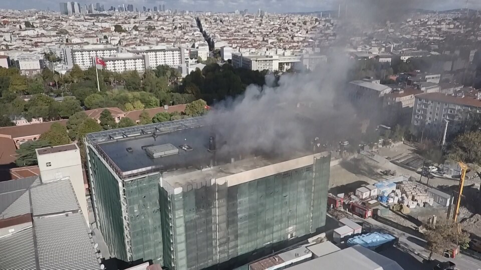 İstanbul Tıp Fakültesi'ndeki inşaatta yangın!