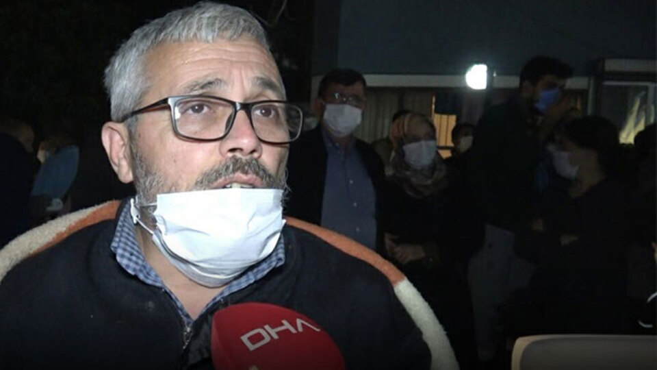 Umutla iki gündür enkazın başında bekliyor