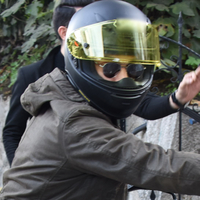 "Yeni proje tekliflerini okuyorum"