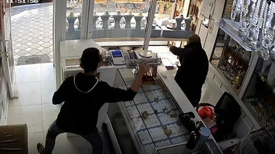 Biber gazı sıkıp çaldı, bozduramadı