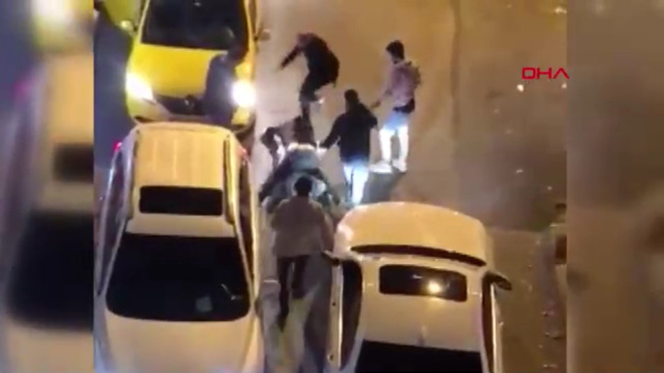 Yol verme kavgasında dehşet anları!