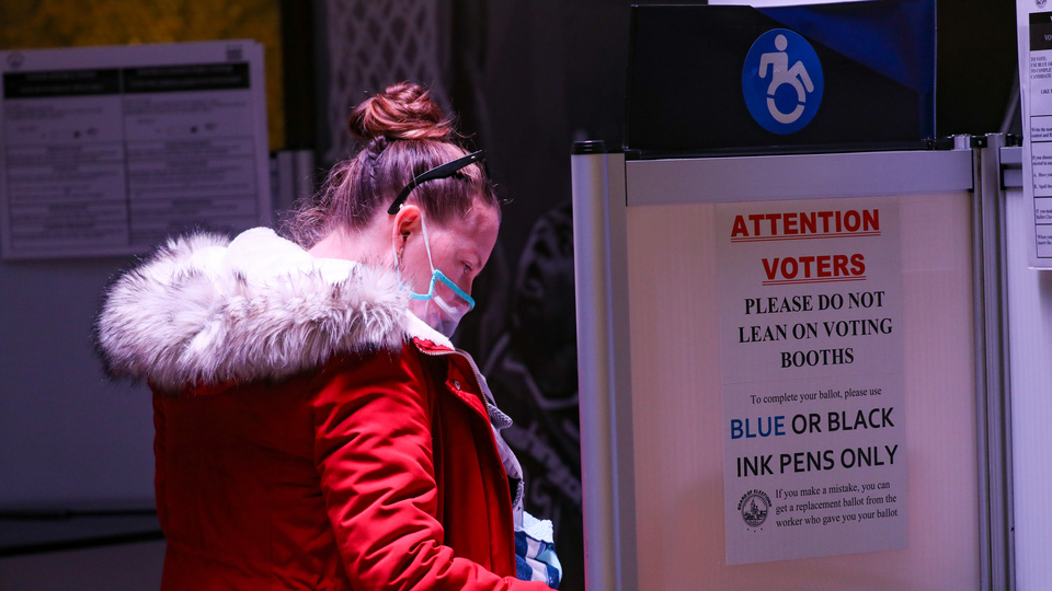 ABD, yakın tarihinin en kritik seçimi için sandık başında