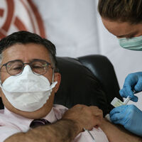 Covid-19 aşı gönüllüsü profesörden aşı açıklaması!