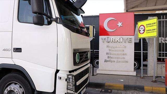 Gümrük kapılarından rekor tır geçişi