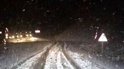 Karapet Geçidi'nde mevsimin ilk karı yağdı