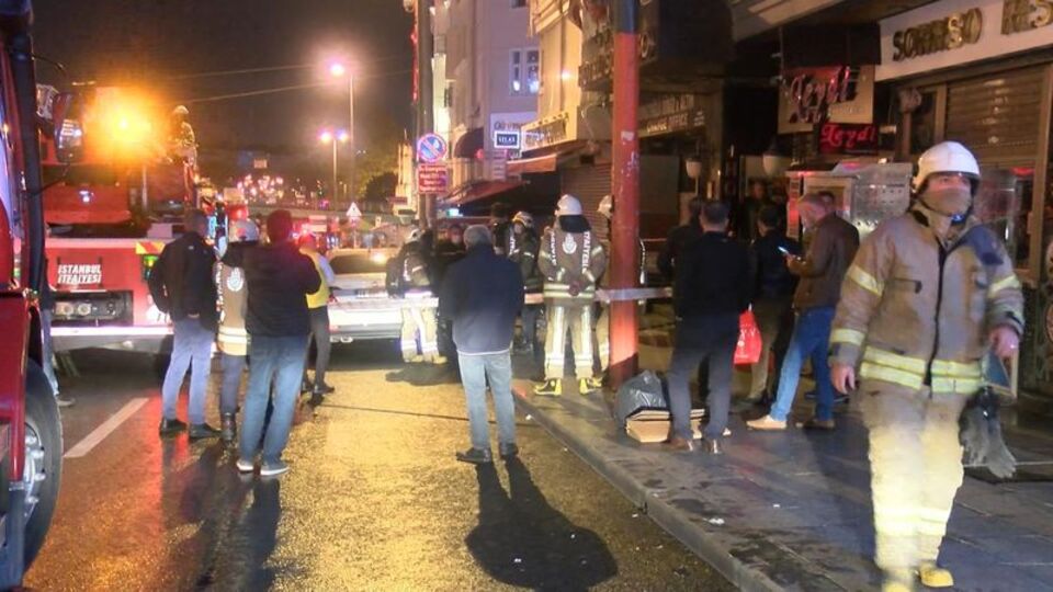 Fatih'te otel yangını paniğe neden oldu