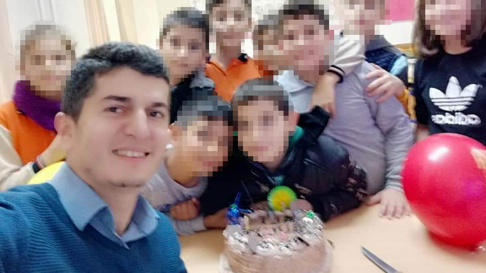 Okul bahçesinde öğretmene dayak!