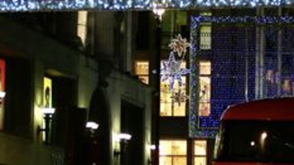 İngiltere'de yeni karantinaya olaylı başlangıç