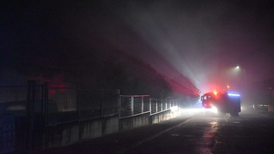 Kozmetik ürünleri fabrikasında yangın paniği