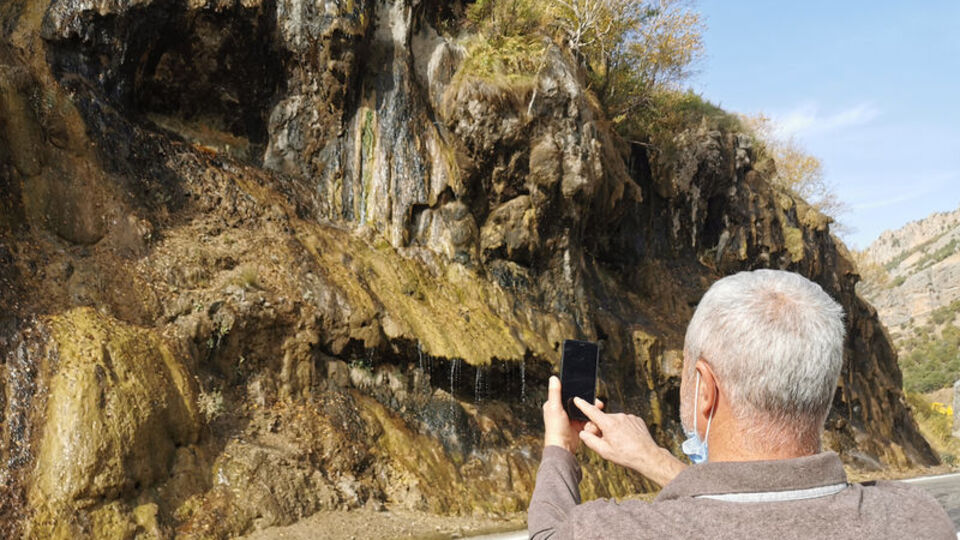 Burası Tunceli... Yoldan geçenlerin ilgi odağı oldu!