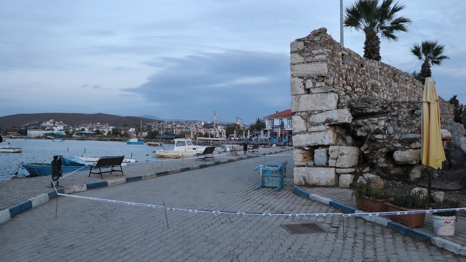 Tarihi kaleyi tsunami vurdu!