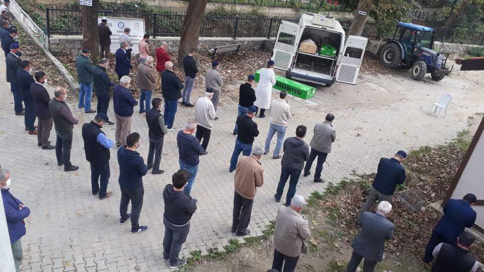 Baba ve oğlu, 6 gün arayla koronaya yenildi