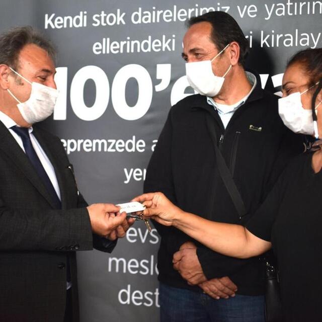 İzmir'de 200 depremzede aileye yeni ev 