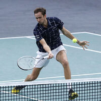 Paris'te finalin adı Medvedev-Zverev