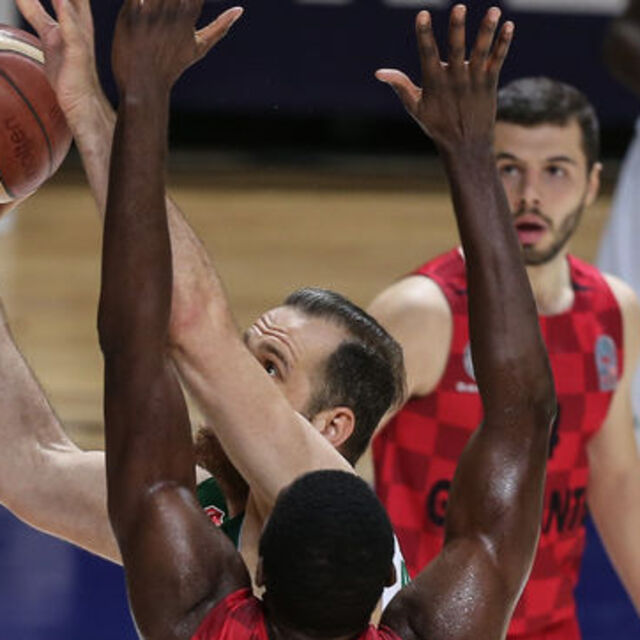 Gaziantep Basketbol'da bir Kovid-19