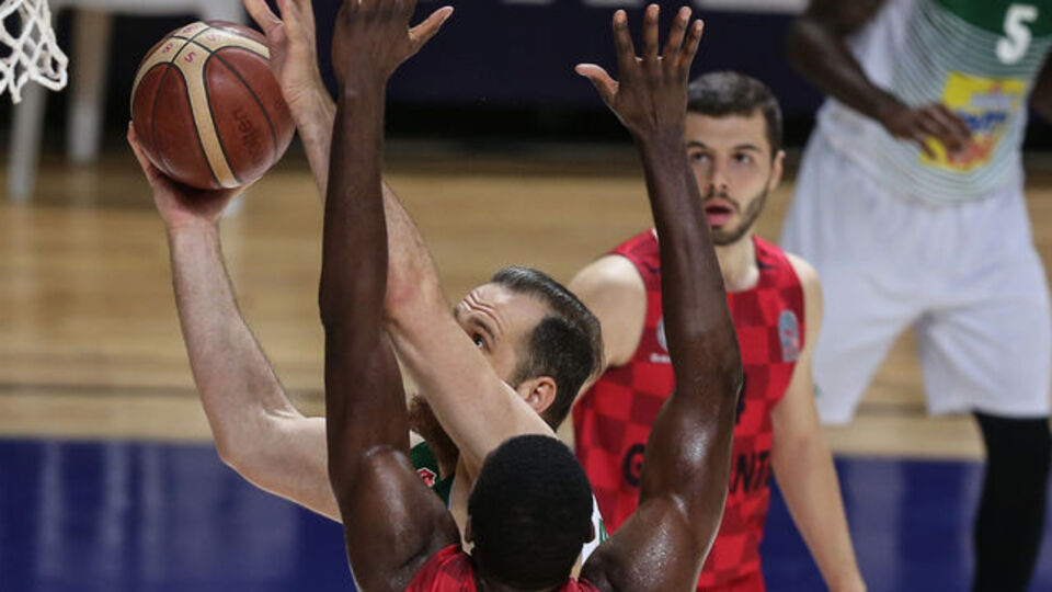 Gaziantep Basketbol'da bir Kovid-19