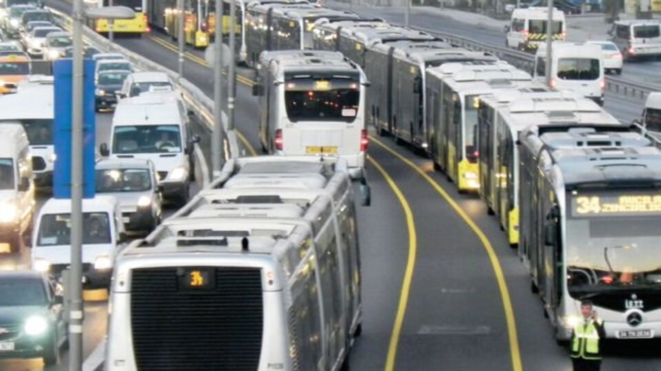 Bugün metrobüse binecekler dikkat!