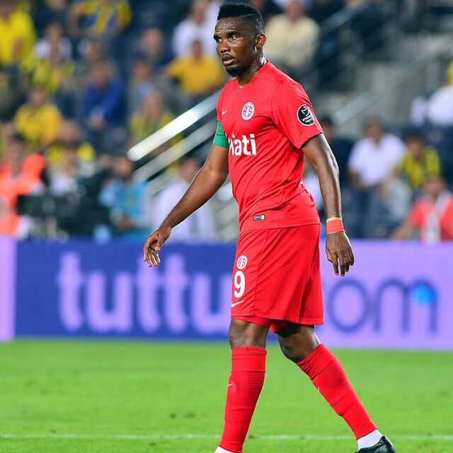 Samuel Eto'o trafik kazası geçirdi!