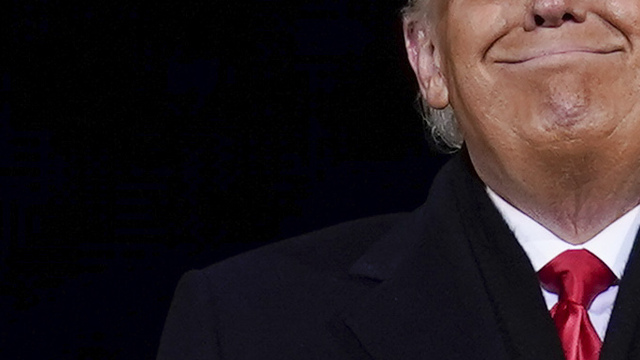Trump'ın büyük basın toplantısı otoparkta yapılmış!