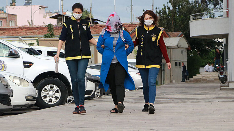 Sevgilisiyle kocasının kuzenini soydu!