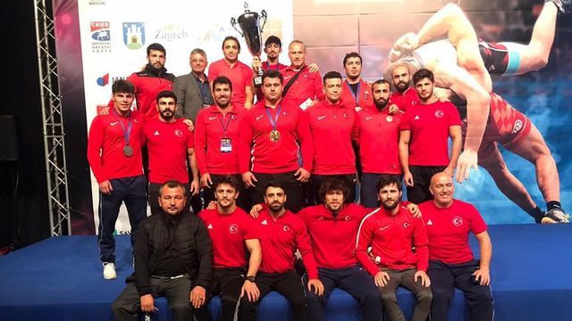 Milli güreşçiler şampiyon