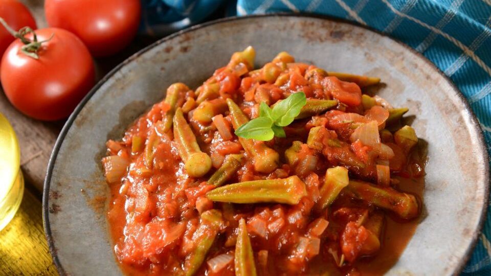 Tavuklu ve nohutlu bamya yemeği nasıl yapılır?