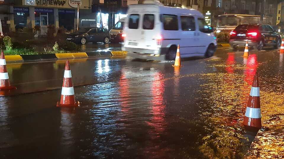 Trabzon'u şiddetli sağanak vurdu!