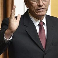Peru Devlet Başkanı görevinden azledildi