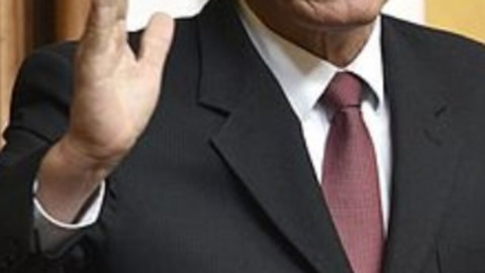 Peru Devlet Başkanı görevinden azledildi