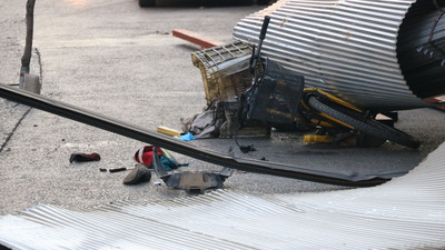 Bisikletiyle tonlarca demirin altında kaldı!