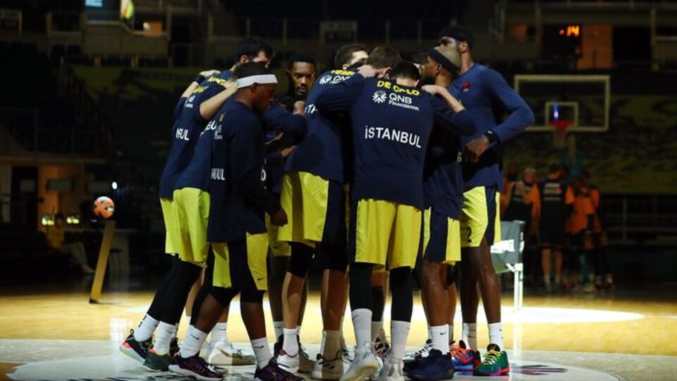 Fenerbahçe ve Anadolu Efes deplasmanda