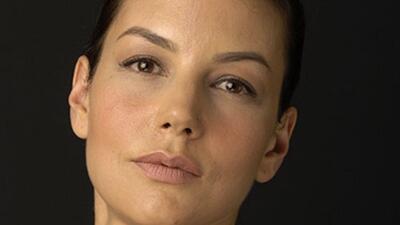 Defne Kayalar kimdir?