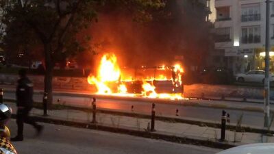 Minibüs alev alev yandı