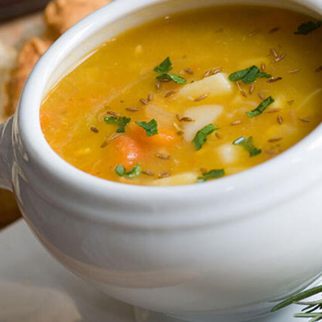 Sebzeli tavuk çorbasının malzemeleri ve yapımı