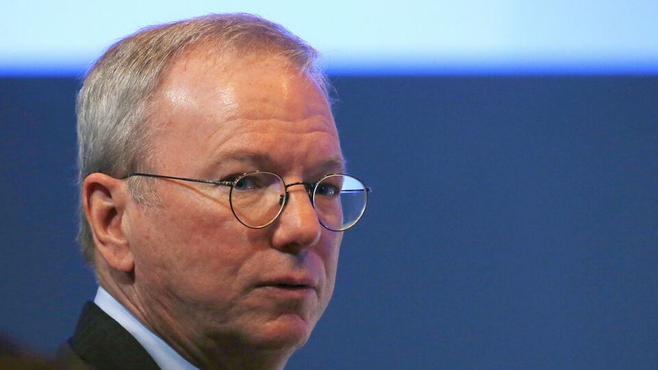 Google'ın eski CEO'suna vatandaşlık verdi!