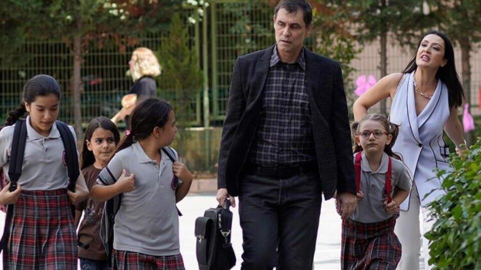 Çocukluk dizisi oyuncuları ve konusu