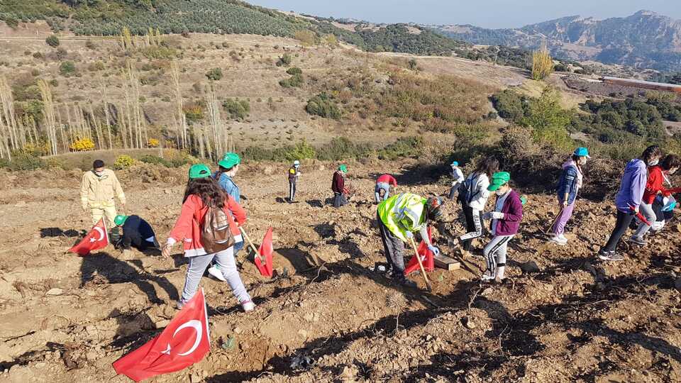 Fidanlar toprakla buluştu