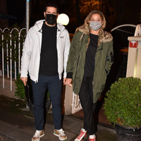 Dostlarıyla yemek yediler