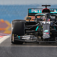 Lewis Hamilton efsanenin peşinde