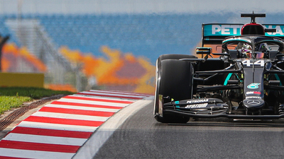 Lewis Hamilton efsanenin peşinde