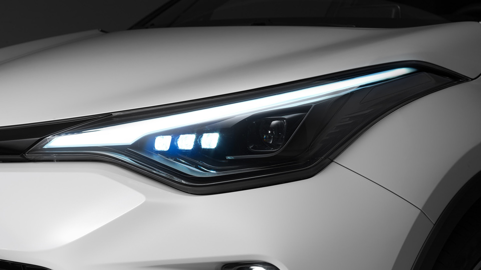 C-HR'a sportif donanım geldi