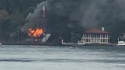 Çengelköy'de tarihi camide yangın!