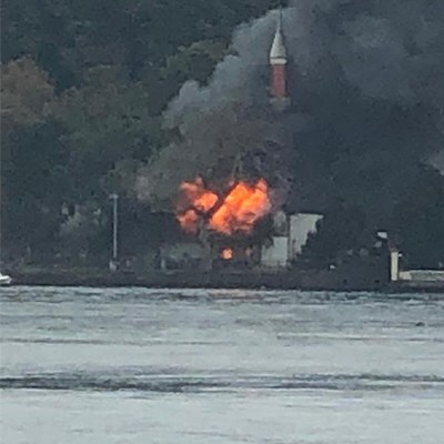 Çengelköy'de tarihi camide yangın!