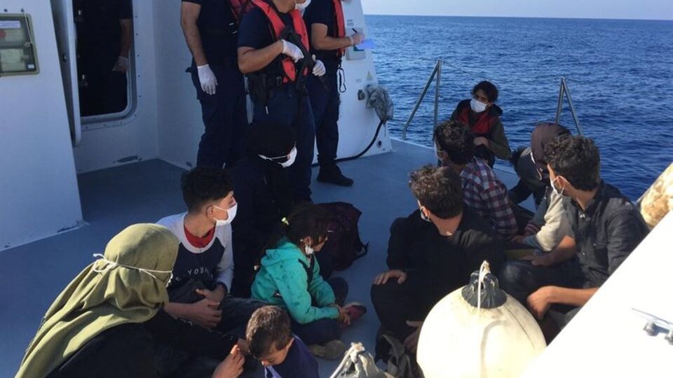 İzmir ve Mersin'de göçmen operasyonu