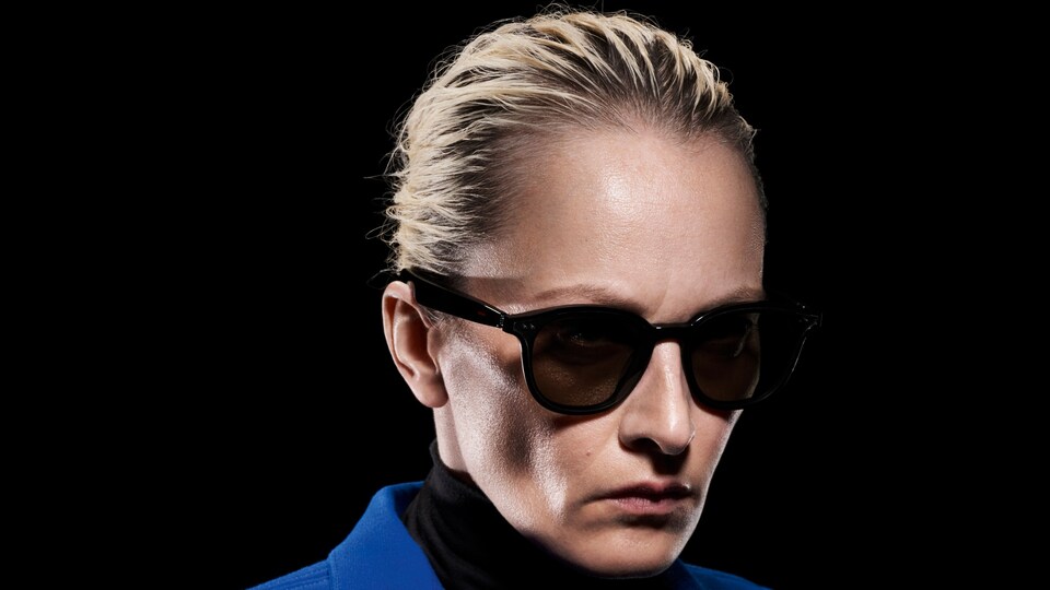 Gözlüğü de çıktı!