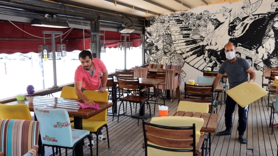 Kafeler saat kaçta kapanacak?