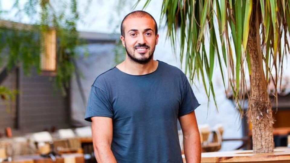 Mustafa Aksakallı kimdir?