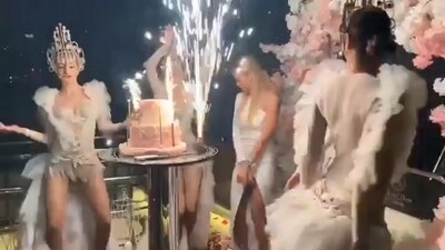 Lüks yatta akılalmaz parti!