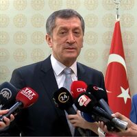 Bakan Selçuk açıkladı: İptal olmadı, ertelendi