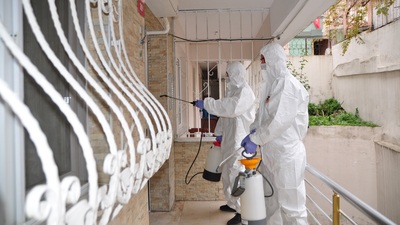 Testi pozitif çıkanların binalarına dezenfeksiyon çalışması